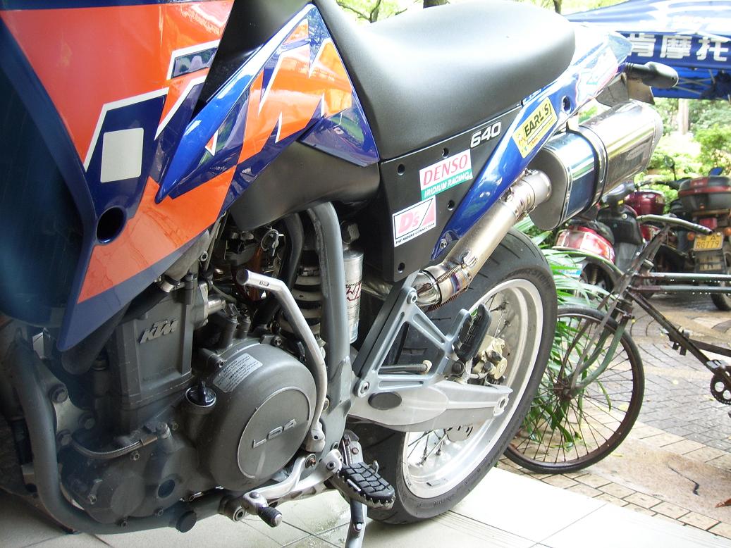 增城市新塘代朋友出售KTM640同赛场退役出来的04CBR600