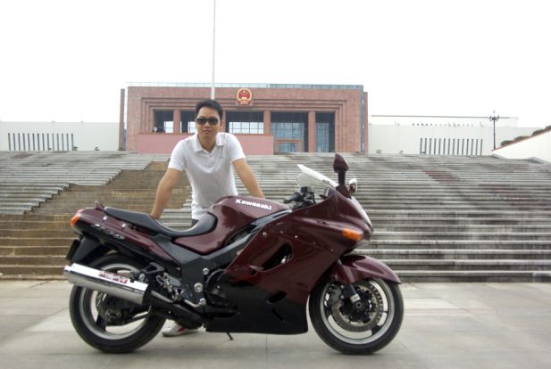 贵阳 Kawasaki ZZR-1100