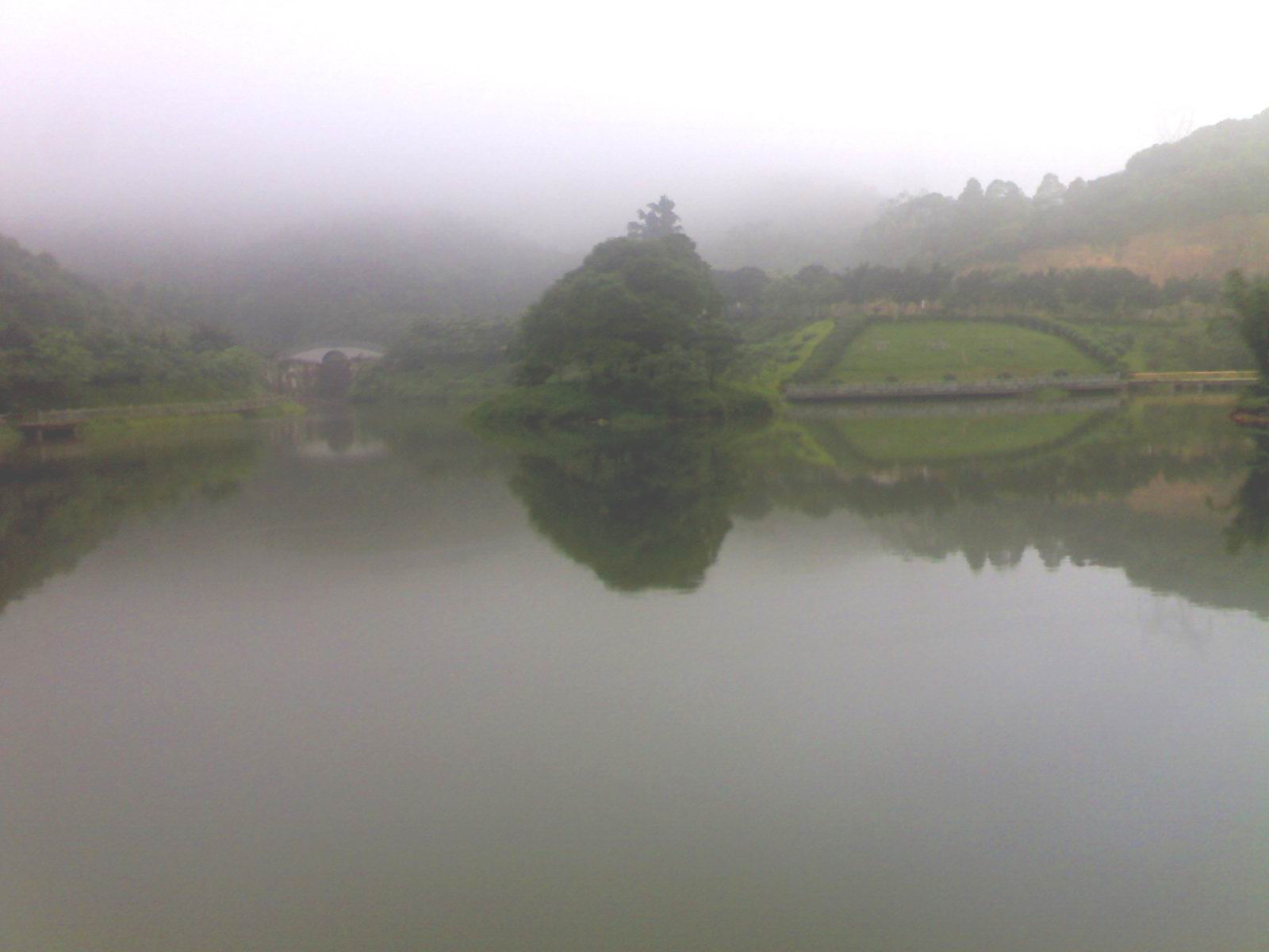 帽峰天湖雾中美景