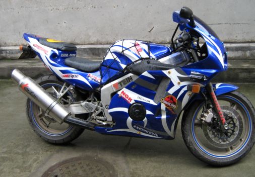 [公告]   广东肇庆四会---出售精神本田CBR 19期一台 ---5500元------已经上图-------