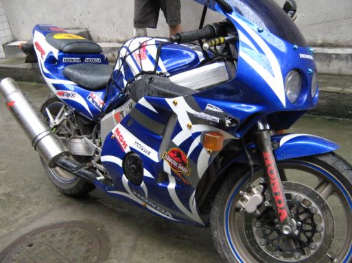 [公告]   广东肇庆四会---出售精神本田CBR 19期一台 ---5500元------已经上图-------
