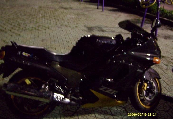 湖北十堰  2W1  售98年原版非原漆ZZR1100