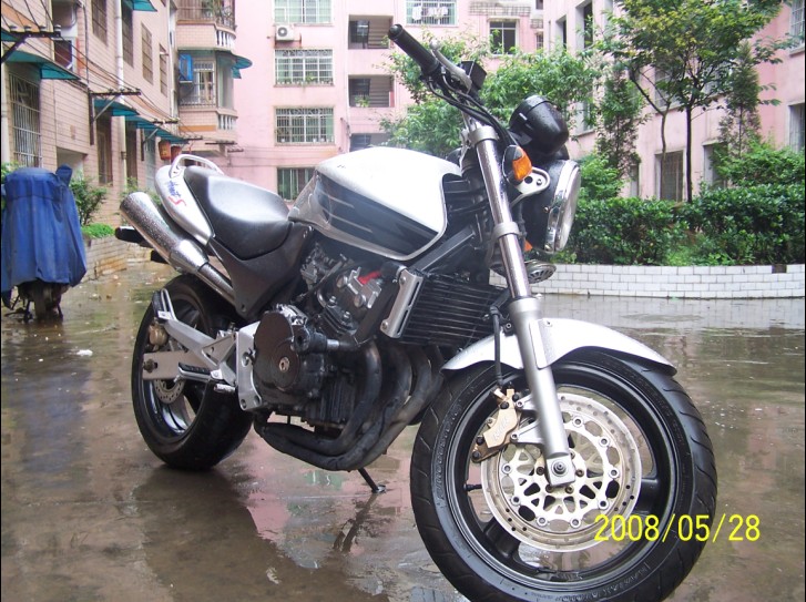 因为看上金翼1800.出售自己玩的3台车.小黄蜂.无法无天.KX80.价钱里面有  本人在贵州.遵义