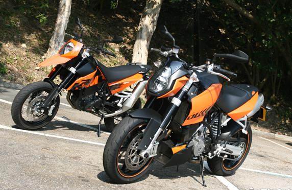 最近同创多了台橙色KTM990战车