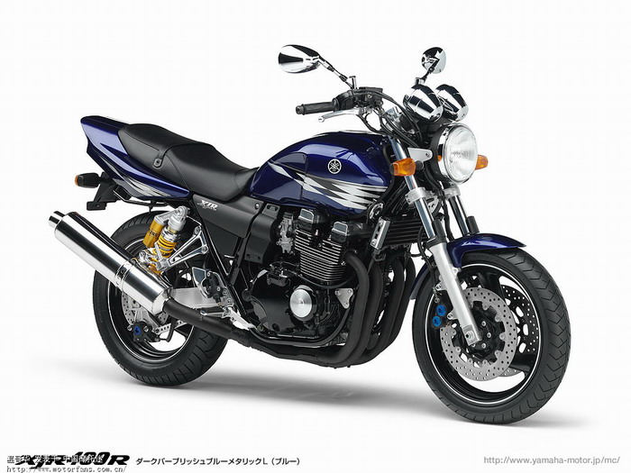 ZRX400和 XJR400之间应该选择谁啊 ？？给点意见！