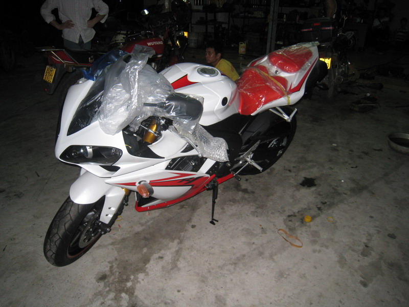 [贴图]又一全新R1落户中山车友会!