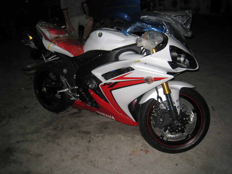 [贴图]又一全新R1落户中山车友会!