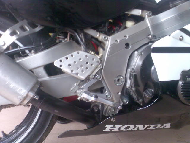 广东东莞９７００元代友出本田ＣＢＲ４００ＲＲ一台
