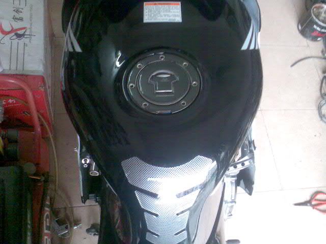 广东东莞９７００元代友出本田ＣＢＲ４００ＲＲ一台