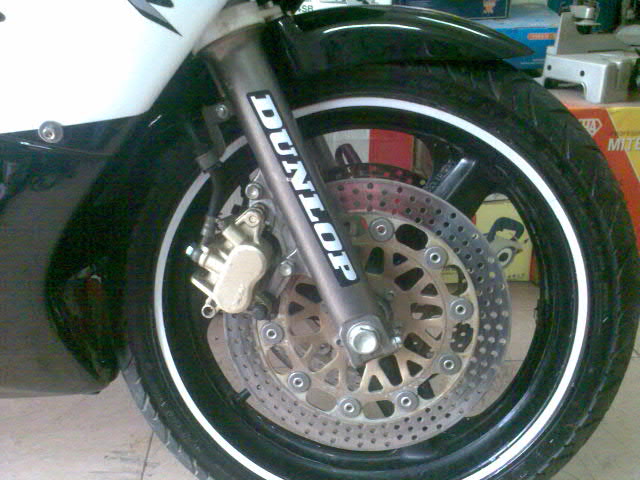 广东东莞９７００元代友出本田ＣＢＲ４００ＲＲ一台