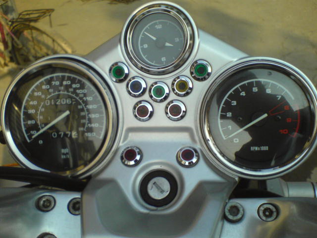 江苏无锡卖个00年BMW  R1100R摩托！江苏真牌！