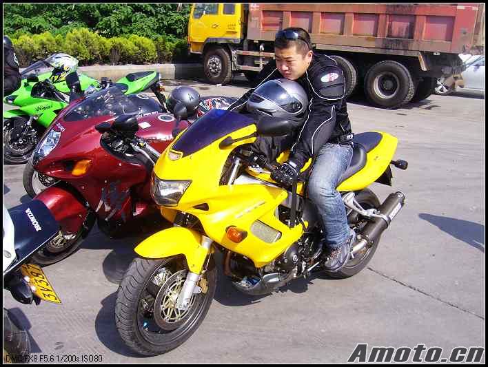 浙江温州2W多出辆VTR1000一手水货