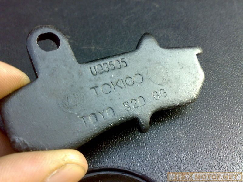 佛山地区代友清货低价出售RG125/RG200/VJ21/VJ22原厂日本TOKICO后刹车皮,每副30元.