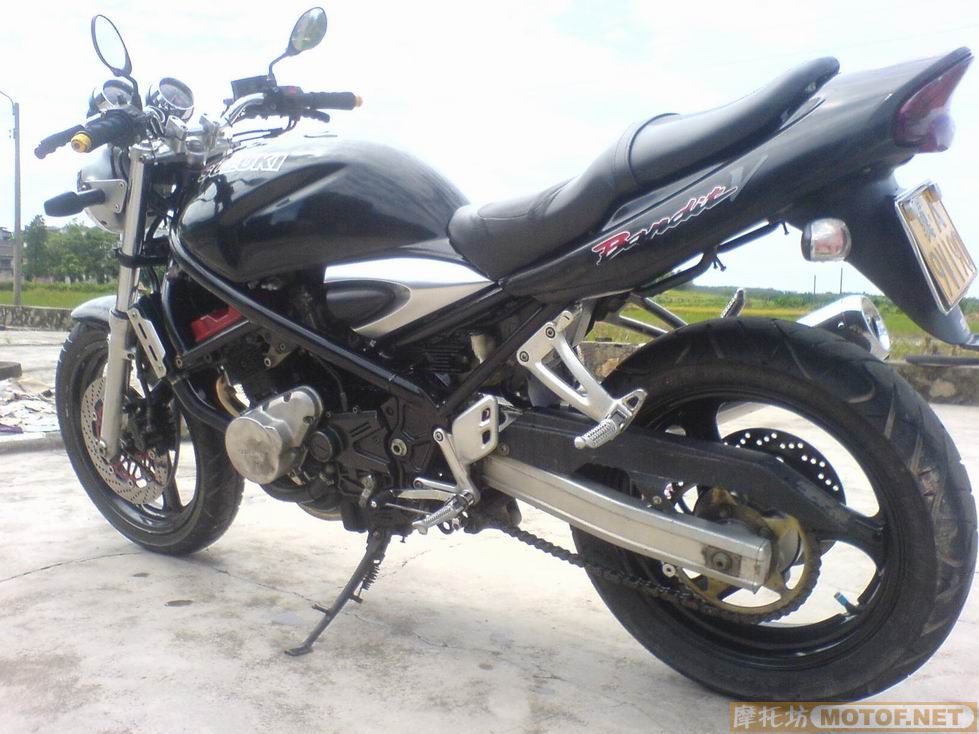广东台山有97年款铃木7AA250CC有保险有年审有证件12500元2004年12月才上牌