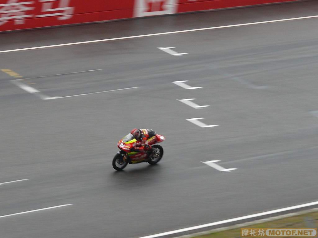 《英雄挥别上海场》记MOTO GP中国大奖赛摩托坊团ROUND 3　赛场大战