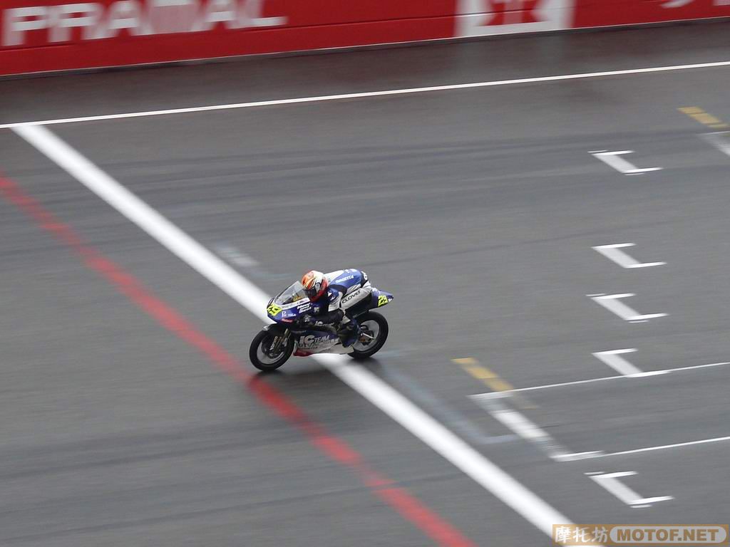 《英雄挥别上海场》记MOTO GP中国大奖赛摩托坊团ROUND 3　赛场大战