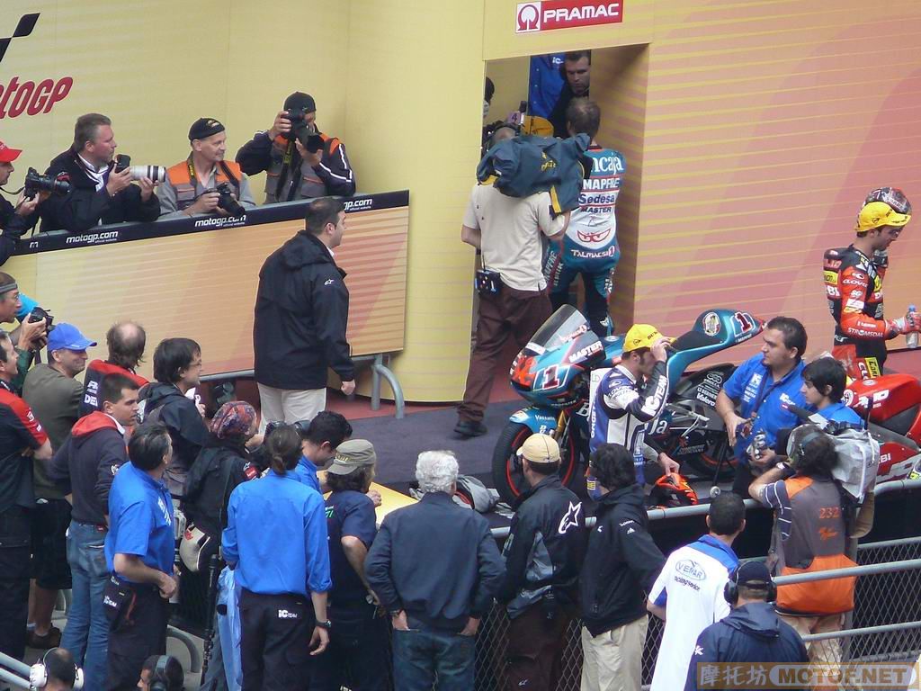 《英雄挥别上海场》记MOTO GP中国大奖赛摩托坊团ROUND 3　赛场大战