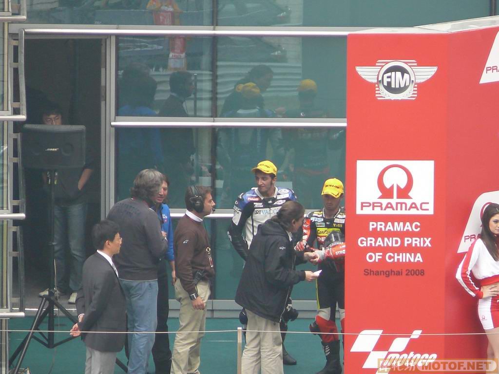 《英雄挥别上海场》记MOTO GP中国大奖赛摩托坊团ROUND 3　赛场大战
