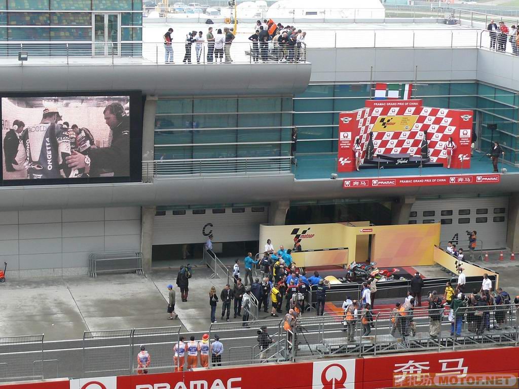 《英雄挥别上海场》记MOTO GP中国大奖赛摩托坊团ROUND 3　赛场大战