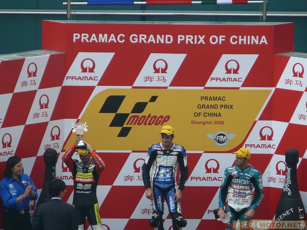 《英雄挥别上海场》记MOTO GP中国大奖赛摩托坊团ROUND 3　赛场大战