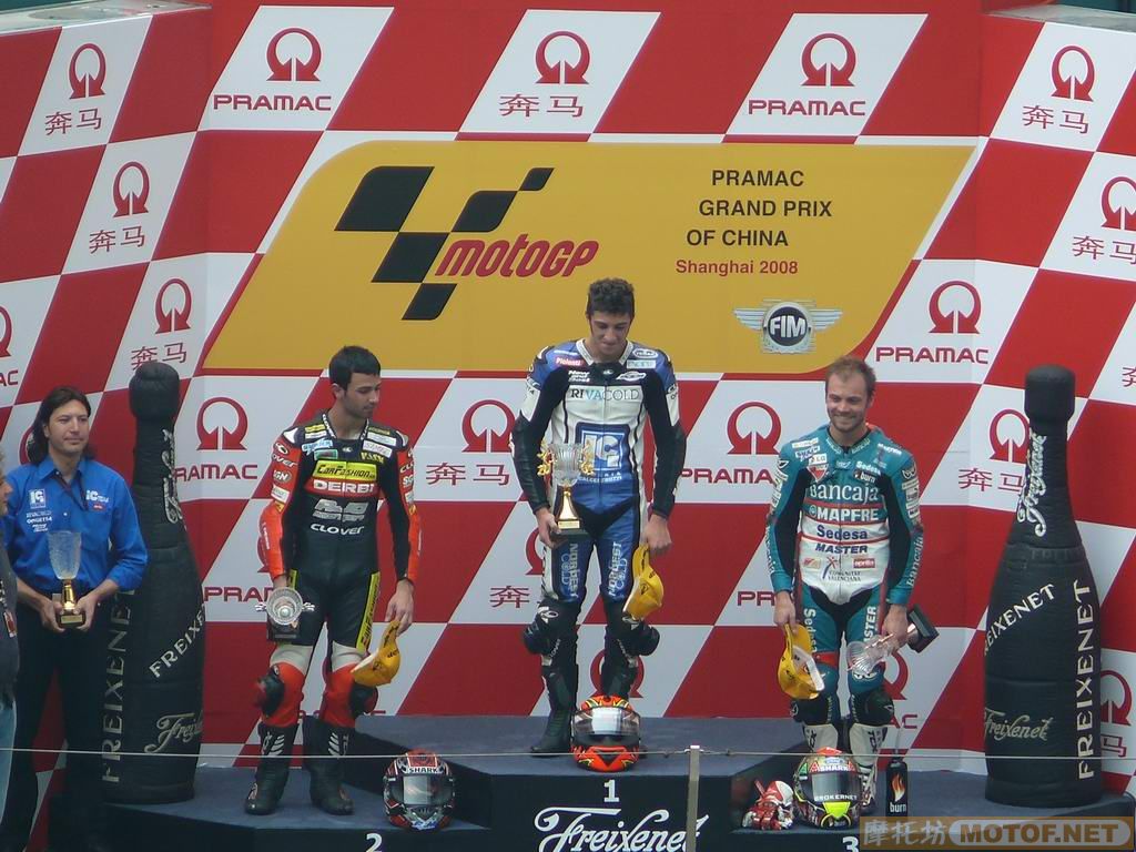 《英雄挥别上海场》记MOTO GP中国大奖赛摩托坊团ROUND 3　赛场大战