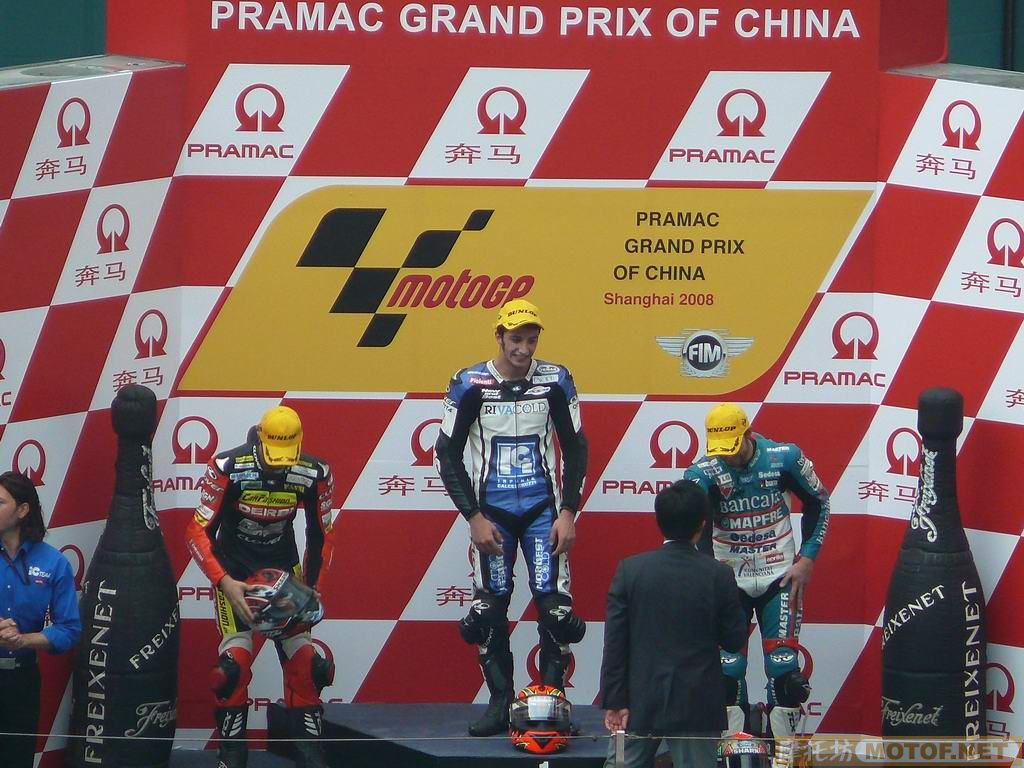 《英雄挥别上海场》记MOTO GP中国大奖赛摩托坊团ROUND 3　赛场大战