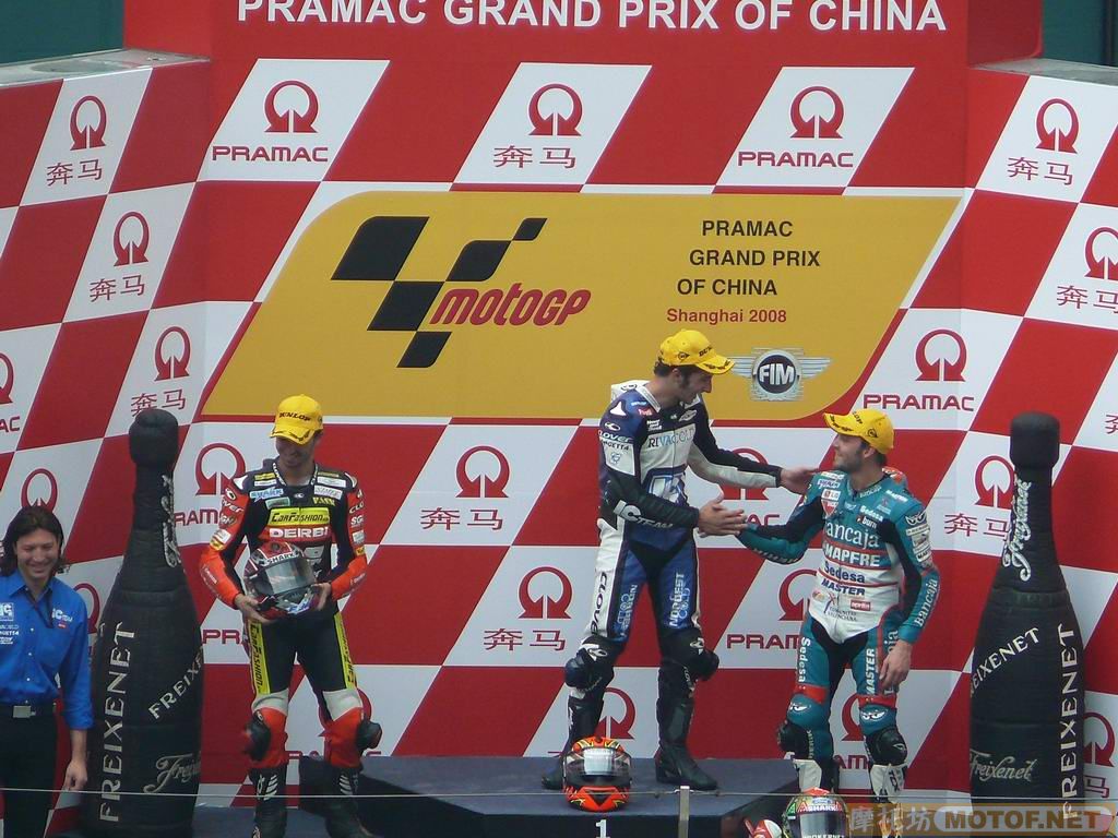 《英雄挥别上海场》记MOTO GP中国大奖赛摩托坊团ROUND 3　赛场大战