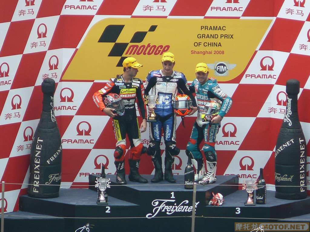 《英雄挥别上海场》记MOTO GP中国大奖赛摩托坊团ROUND 3　赛场大战
