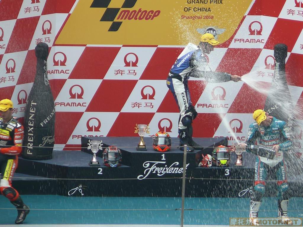 《英雄挥别上海场》记MOTO GP中国大奖赛摩托坊团ROUND 3　赛场大战