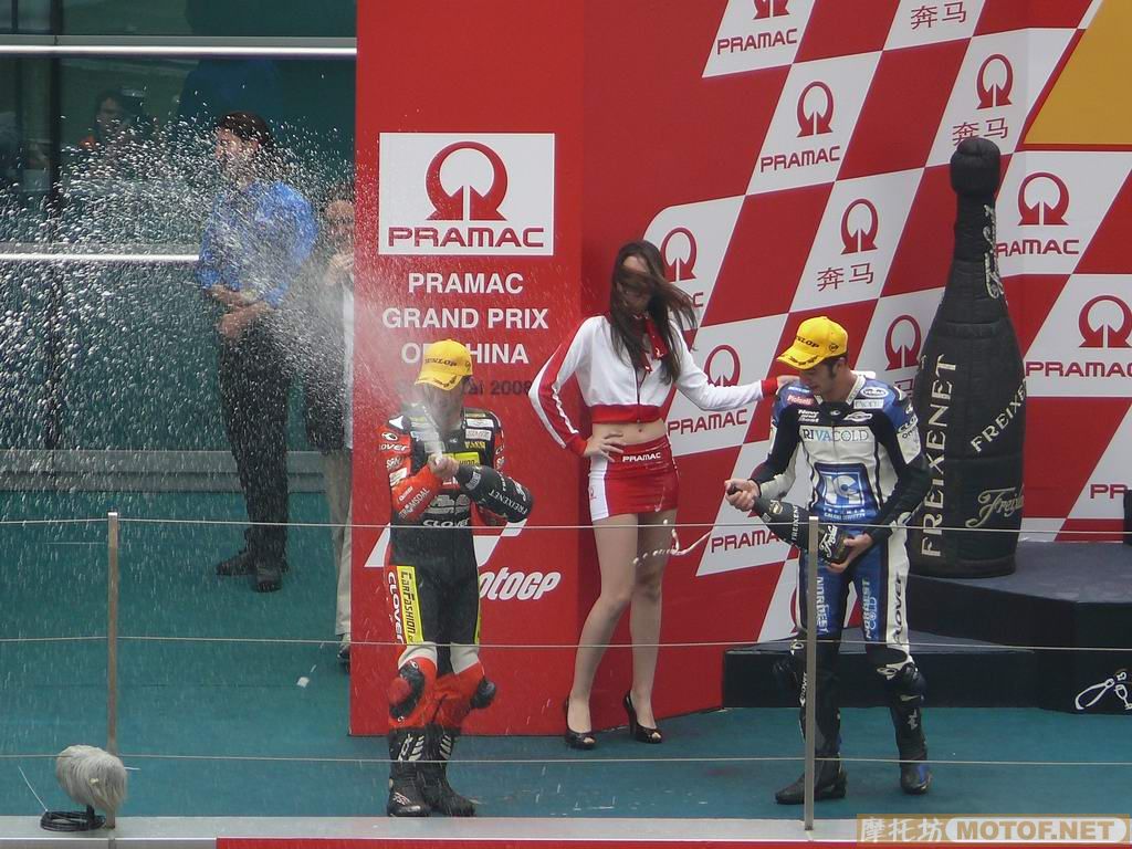 《英雄挥别上海场》记MOTO GP中国大奖赛摩托坊团ROUND 3　赛场大战