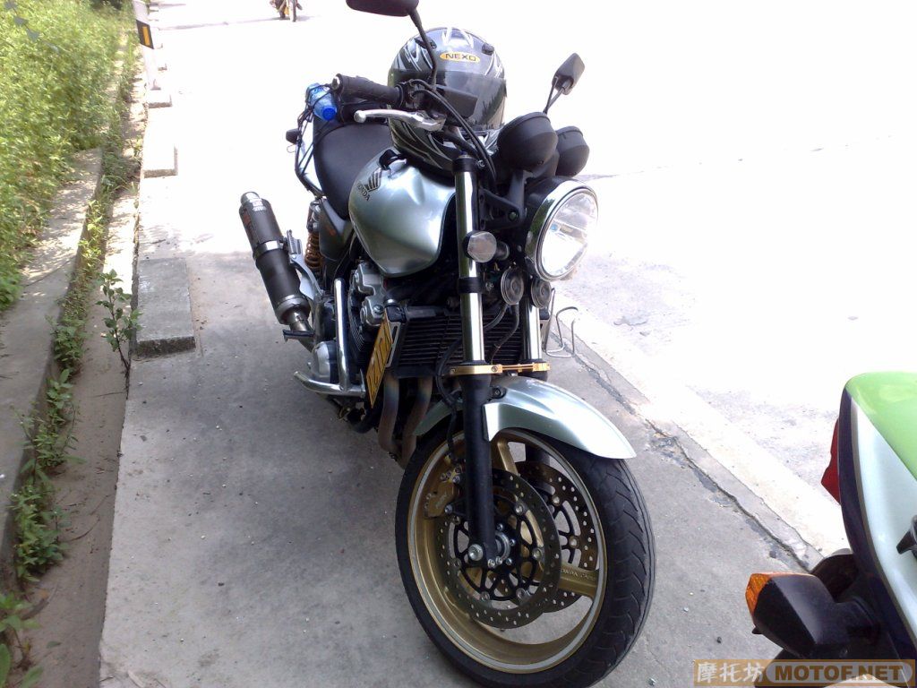 广东佛山代友出售02年完美CB750年超爽VTEC-3!
