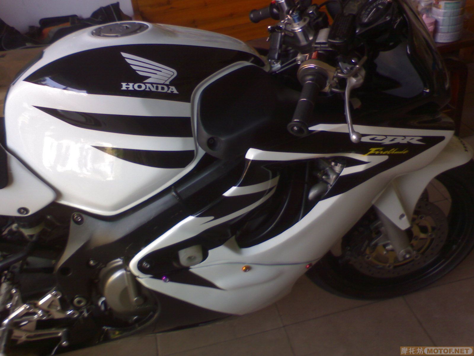 中山31000出售刭改02年CBR600F4I