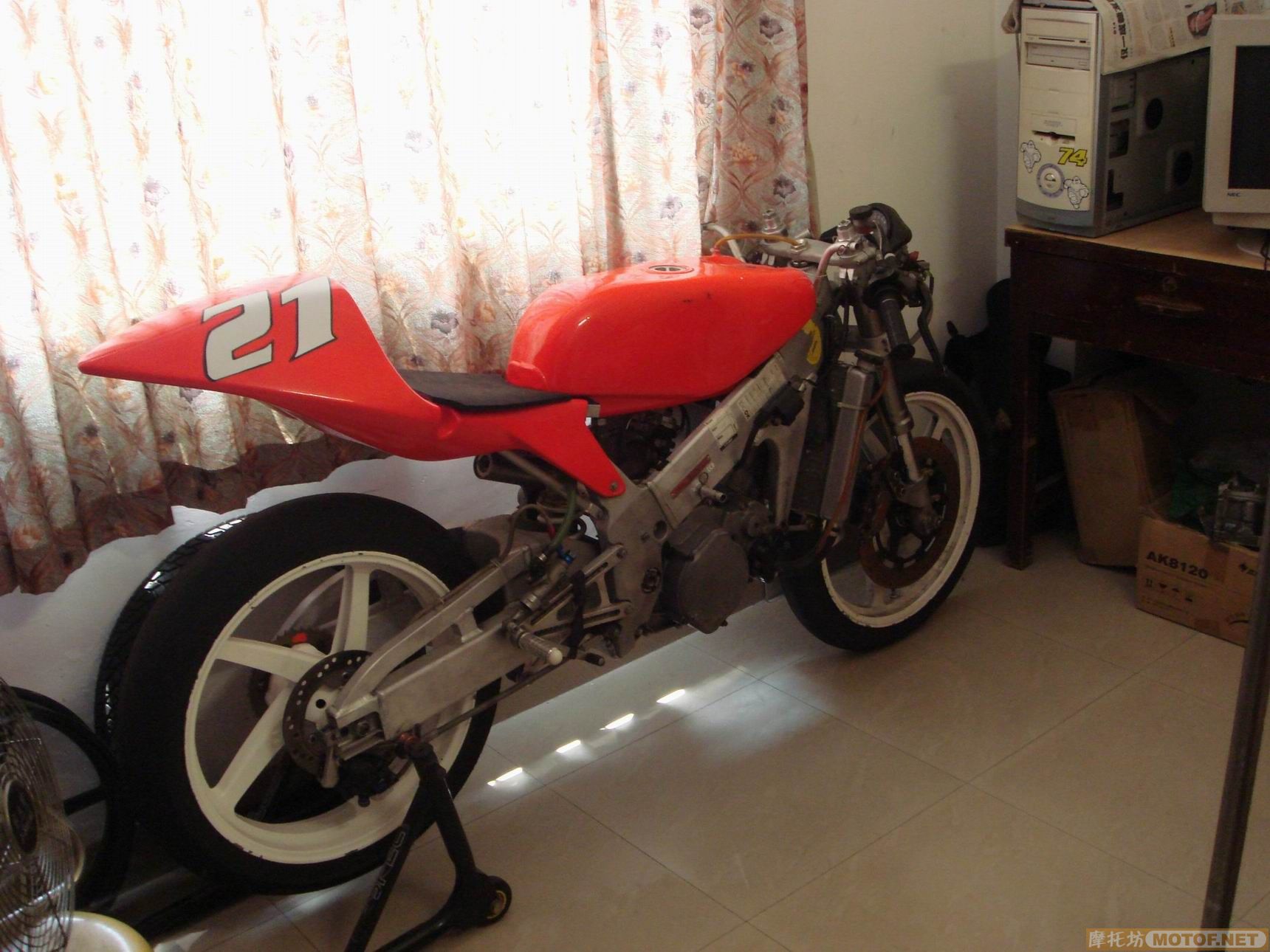 L924Ygf3.jpg