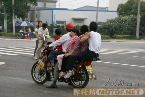 交通工具还是摩托车好...