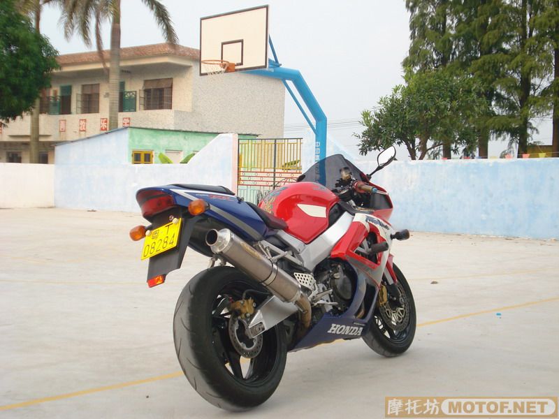 中山转让精神01年CBR929。开价32800！