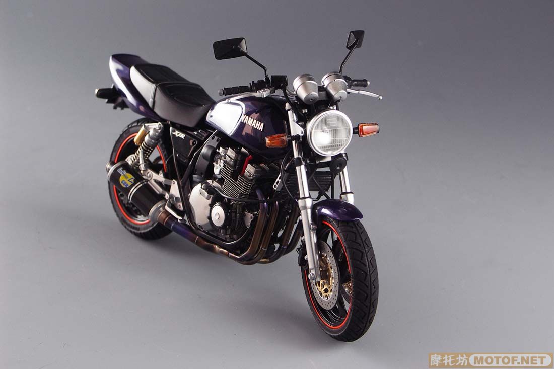[原创] 桌子上的-xjr400