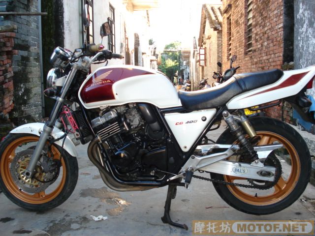 阳江市9000元代友出售套好牌，动力很爆的94CB400，接小刀