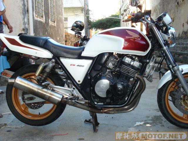 阳江市9000元代友出售套好牌，动力很爆的94CB400，接小刀