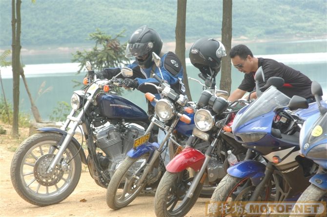 黑蚂蚁车友会新一代会长"大教"同志带领所属会员嘉禾游