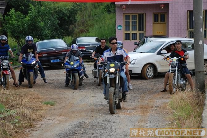 黑蚂蚁车友会新一代会长"大教"同志带领所属会员嘉禾游