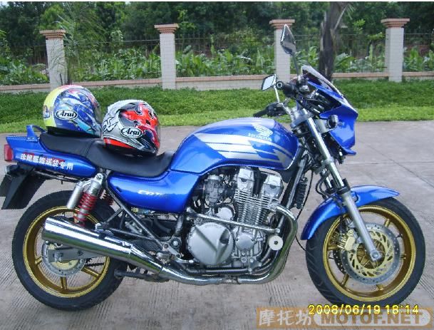 中国广东湛江出售部97民用版CB750 价钱：13000接刀
