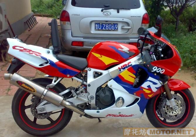 [贴图]青岛出售纯水CBR900.。买好车的进