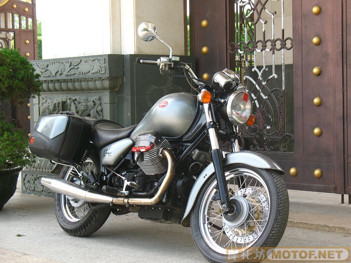 意大利大雄鹰。中国第一台，（1921-2001）01年古其80周年纪念版MOTO GUZZI  1100