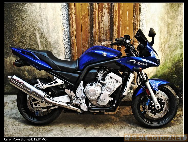 YAMAHA  FZ1000   应该用这样的效果去看他，，，，。。。