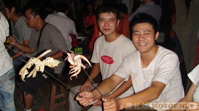 中秋骑士部落果汁店举办烧烤活动(上图了)