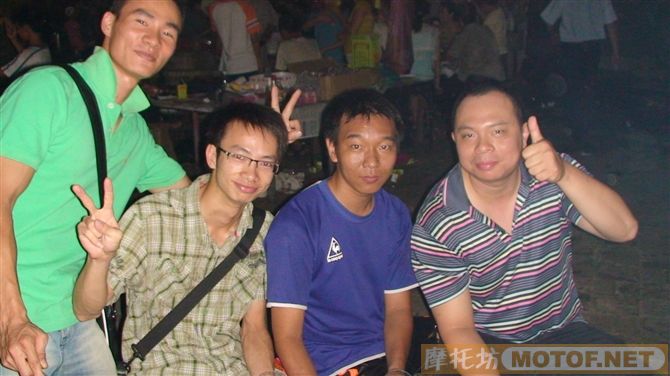 中秋骑士部落果汁店举办烧烤活动(上图了)