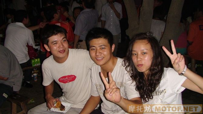 中秋骑士部落果汁店举办烧烤活动(上图了)