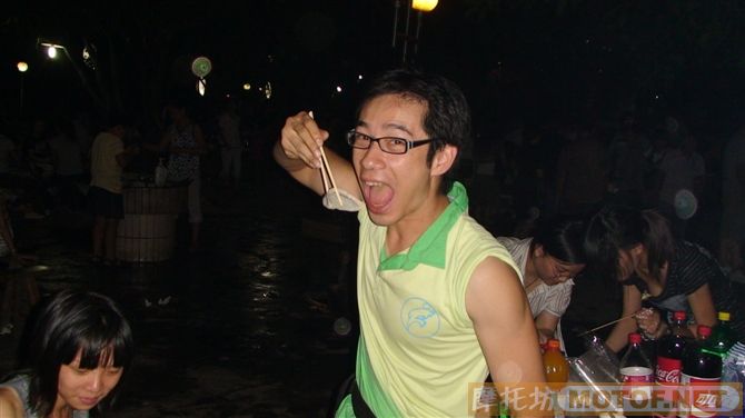 中秋骑士部落果汁店举办烧烤活动(上图了)