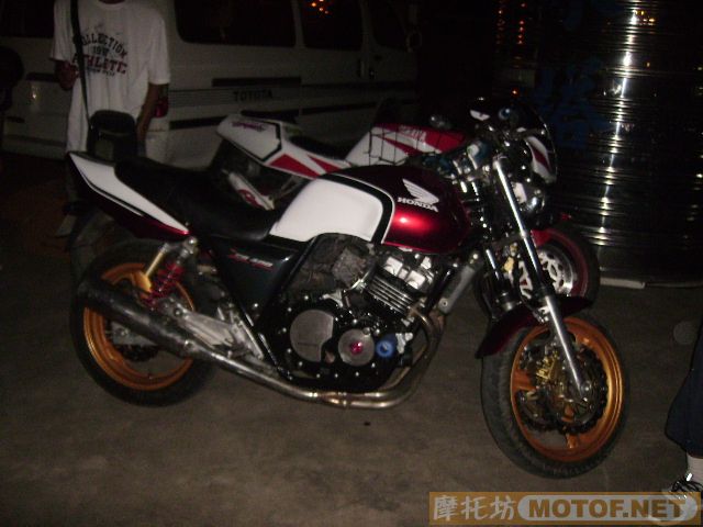 广东阳江市出售94CB400~套好牌~号码全有~~现售11000~小刀～··