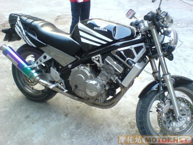 V8mrb1Hd.jpg
